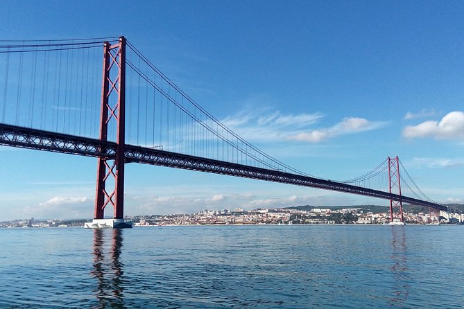 Lisbon Sailing Tour on a Luxury Sailing Yacht with 2 Drinks - How the Captain and Host keep the cruise feeling personal