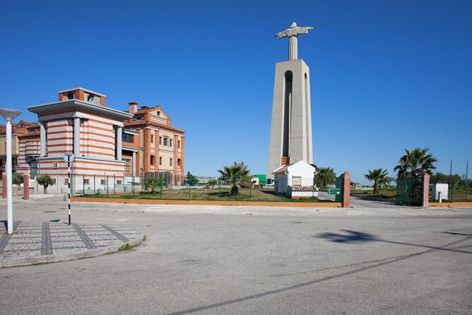 Lisbon: Sunset Cruise With Drinks on Spacious Yacht - Key things I’d circle before you book