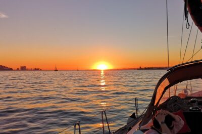 Lisbon Sunset Sailing Tour on Luxury Sailing Yacht with 2 Drinks - The 2-hour Tagus sunset route: what you’ll actually pass by