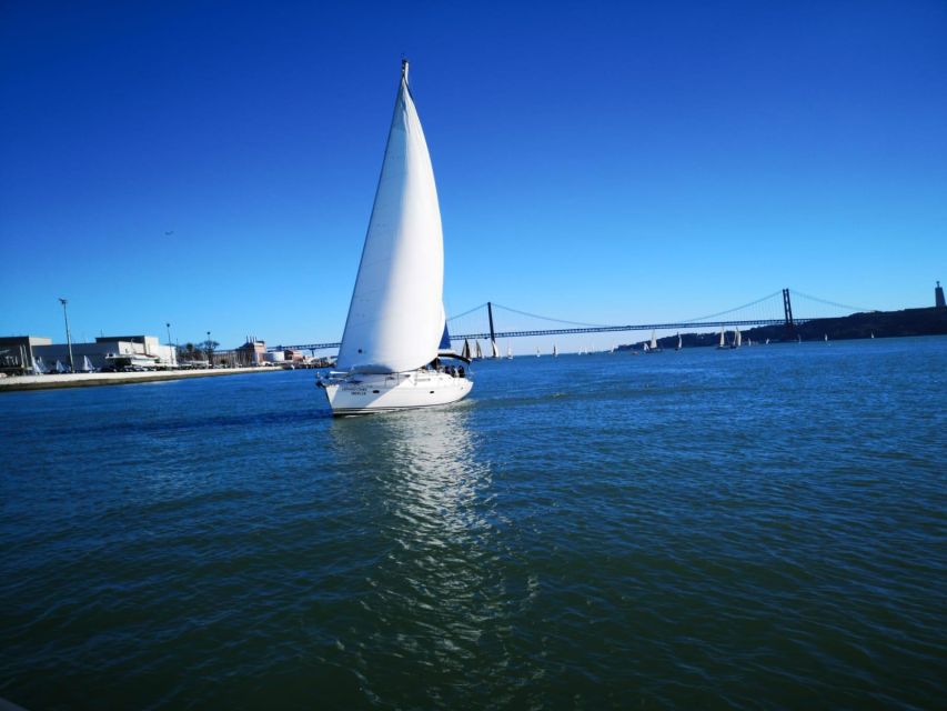 Lisbon: Yacht Sailing Tour With Portuguese Wine and History - Meeting point under 25 de Abril: Getting aboard without stress