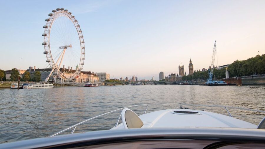 London: 2 hour private luxury yacht hire on the River Thames - The Sunseeker Superhawk experience: comfort, cover, and crew service