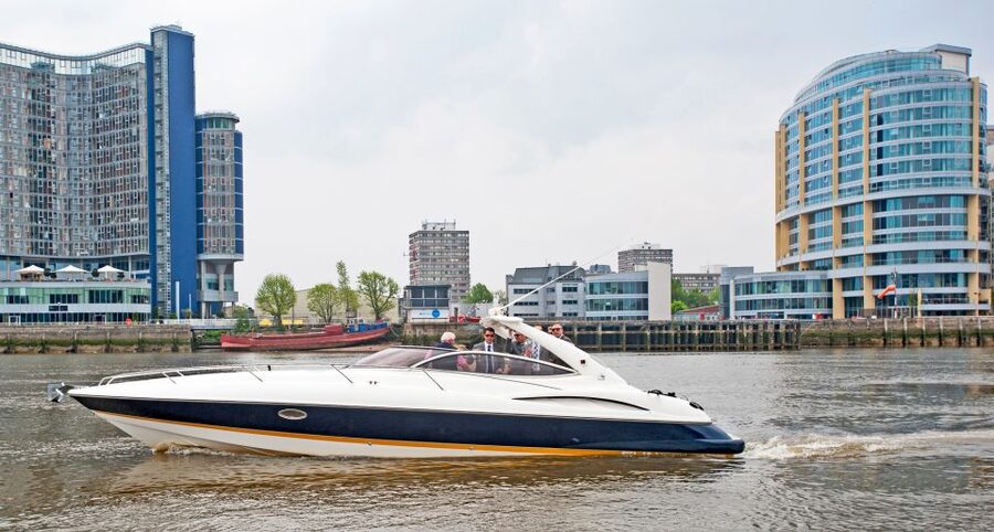London: 2 hour private luxury yacht hire on the River Thames - St Paul’s Cathedral and Shakespeare’s Globe: culture from the river