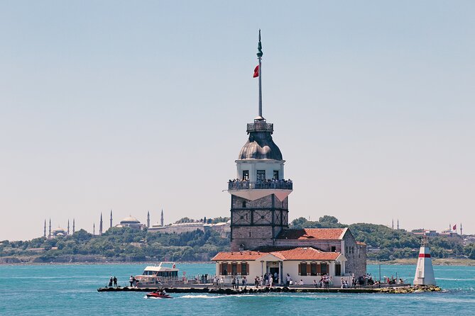Luxurious Bosphorus Small Group Sunset Yacht Cruise with Snacks - Rumeli Hisarı and the narrow choke point of history