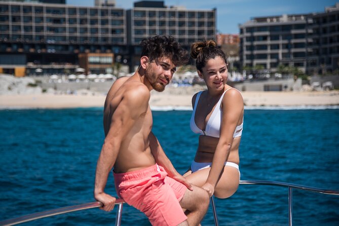 Luxury 42' Yacht Tour in Cabo for Snorkeling and Sunset - Food, bar service, and the sashimi-style surprise