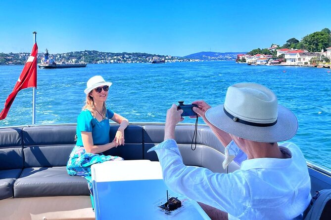 Luxury Bosphorus Yacht Cruise – Stopover in Asian Side - Boarding the yacht: how the small group changes your cruise