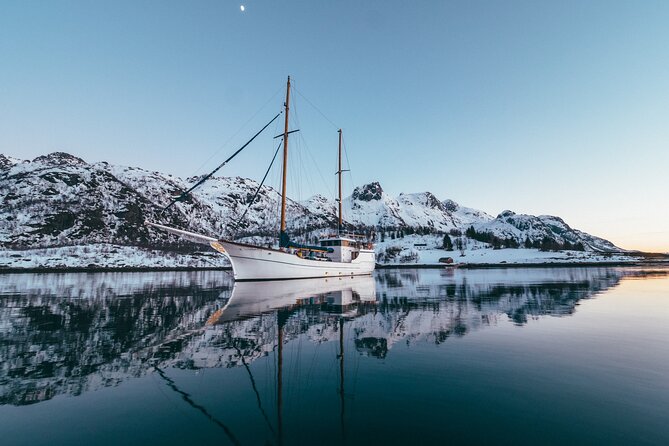 Luxury Northern Lights Yacht Cruise with Hot Tub from Tromsø - Hot tub rules: how to stay warm without turning the boat into a swamp