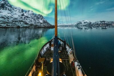 Luxury Northern Lights Yacht Cruise with Hot Tub from Tromsø - The 7:00 pm Northern Lights search: what you’ll do on the water