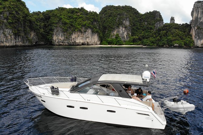 Luxury Private Motor Yacht Charter by Simba Sea Trips - Stop 1: The briefing office, breakfast snacks, and a calm start