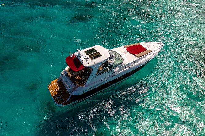 Luxury Private Yacht Charter Aruba - Eden Luca Yachts - Onboard vibe: drinks, music, WiFi, and a deck made for relaxing