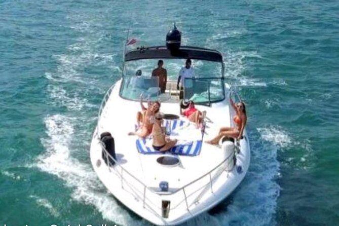 Luxury Private Yacht Rental by the Turquoise Waters of the Caribbean. - Drinks and the over-21 rule: plan your group accordingly