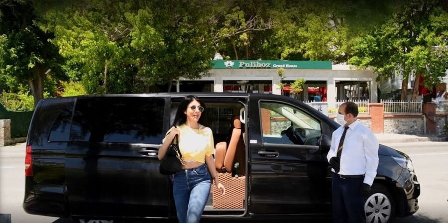 Luxury Private Yacht Rental - Getting to the boat: hotel van pickup, timing, and first impressions