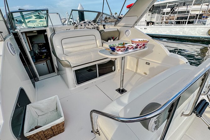 Luxury Yacht Charter and Arch Tour in Cabo San Lucas - Setting Sail in Cabo: The Marina Meet-Up and What You Get