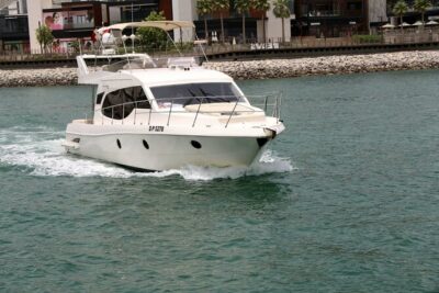 Luxury Yacht Charter : Dubai Marina, Atlantis The Palm & Burj Al Arab - Your private yacht: crew service, comfort, and what’s truly included