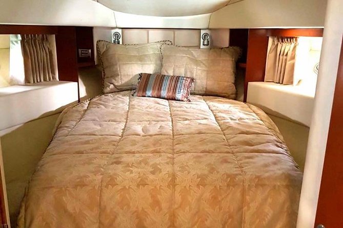 Luxury Yacht Charter : Dubai Marina, Atlantis The Palm & Burj Al Arab - Atlantis The Palm and Burj Al Arab: getting the photo angles right