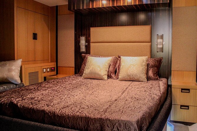 Luxury Yacht Dubai - Book 56 ft Yacht Cruise up to 24 people - Price and timing: when this yacht cruise is actually great value
