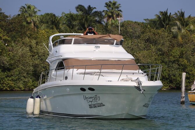 Luxury Yacht in Paradise and snorkel by Isla Mujeres - Playa Norte Without Docking: The View Stop and the Trade-Off