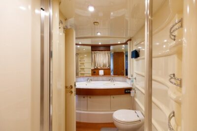 Luxury Yacht Private Rental from Dubai Marina - Picking 2, 3, or 4 hours: what changes in what you see