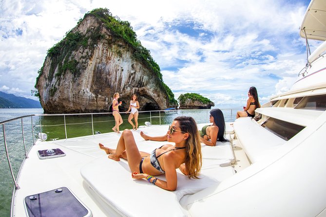 Luxury Yacht & Snorkel with All inclusive Open bar and lunch - Wildlife and the photo moment that sells the story
