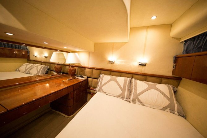 Luxury Yacht Tour Around Palm Island - Food, Drinks, and Real Value for Your Group Budget