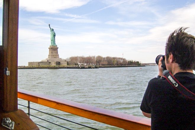 Manhattan: Statue and Skyline Cruise Aboard a Luxury Yacht - Hudson River and Skyline Sweeps: Where the Cruise Really Shines