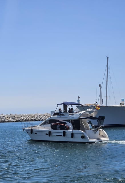Marbella: Private Cruise in Yacht - Step One: Puerto José Banús to a quick, easy onboard start