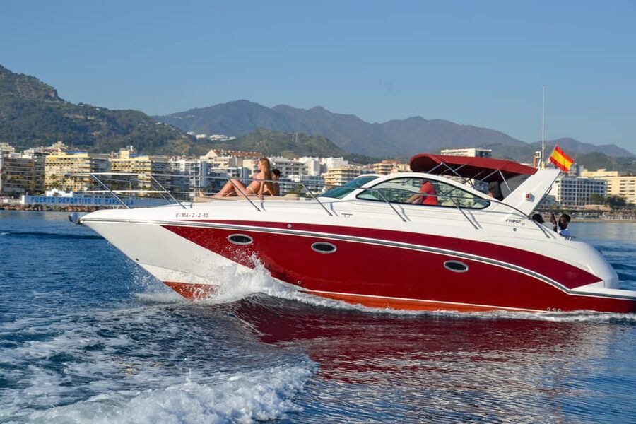 Marbella: views from a yacht for one or two hours - Live guide in English and Spanish: helpful, not noisy
