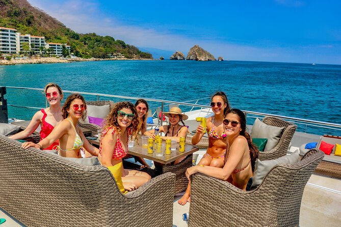 Mega Yacht Limousine of the Sea 1: Puerto Vallarta - On-board comfort: drinks, snacks, and a crew that keeps things moving