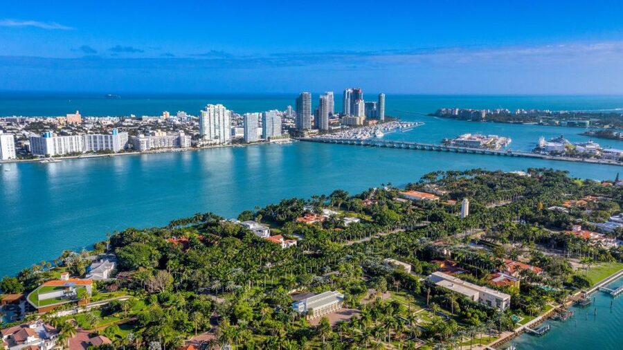 Miami: Miami Skyline Vintage Yacht Cruise, - Food, Drinks, and the Real-Life Comfort Factor