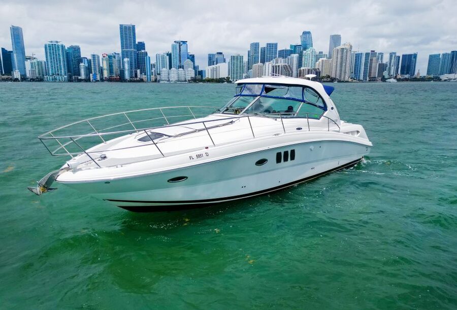 Miami: Private Yacht Cruise with Champagne - Private yacht cruise on Miami Bay: the basic idea
