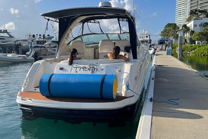 Miami Private Yacht Rental 2 to 4 hours for 12 people - Food and Drinks: Easy Planning for a Group of 12
