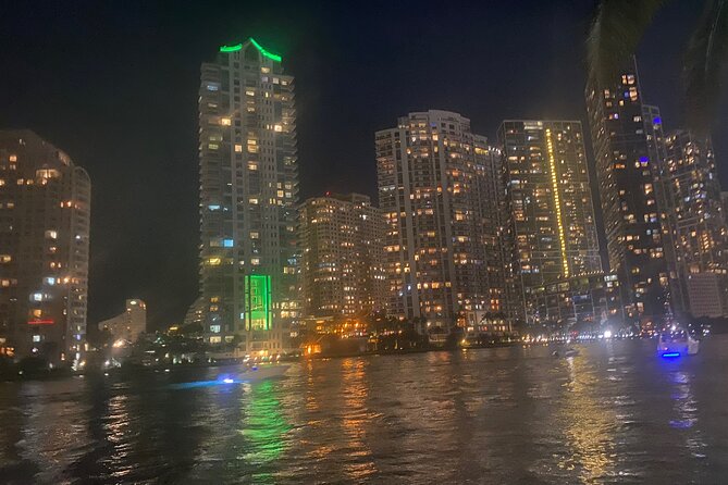 Miami Sightseeing Cruise on a Luxury Yacht - The big reality check: the boat isn’t a private yacht fantasy