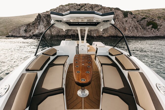 ❖ Milos: Small Group Yacht Tour—Kleftiko Sarakiniko Poliegos - Kleftiko caves: the Milos stop that turns swimming into sightseeing