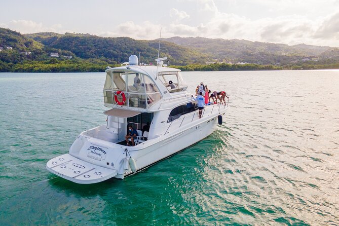 Montego Bay Private Yacht Tour with Open Bar and Lunch - The Hip Strip lunch break: where the comfort shows