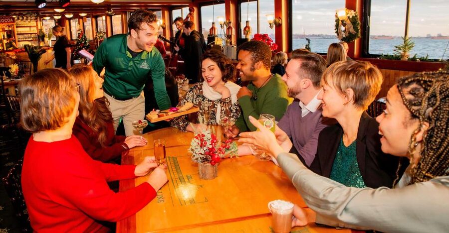 New York City: Holiday Jazz Classic Motor Yacht Cruise - Live Holiday Jazz: How the Music Fits the Views