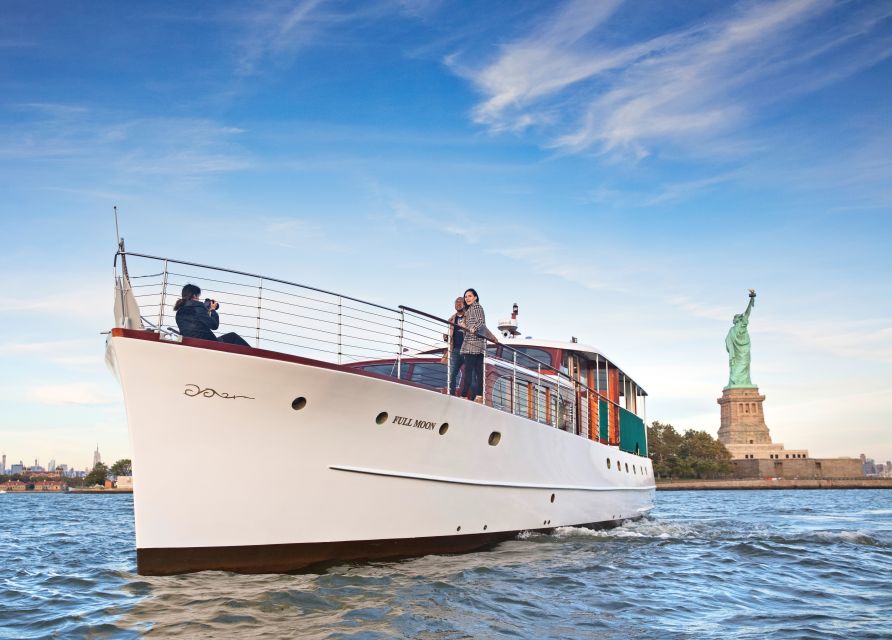 New York City: Mini Yacht Boat Ride with Sightseeing - Key things that make this mini yacht cruise worth your time