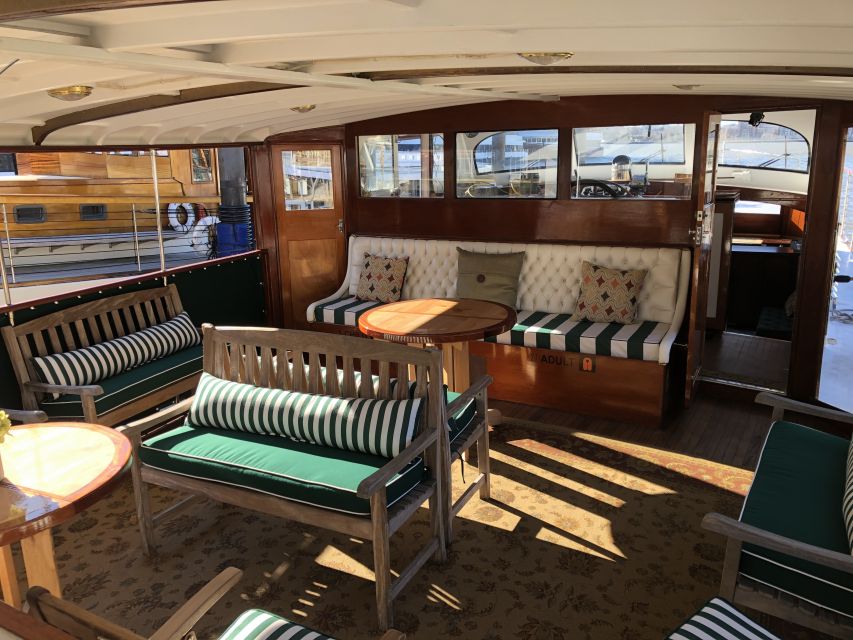 New York City: Mini Yacht Boat Ride with Sightseeing - Service quality: why the crew tone changes the whole trip