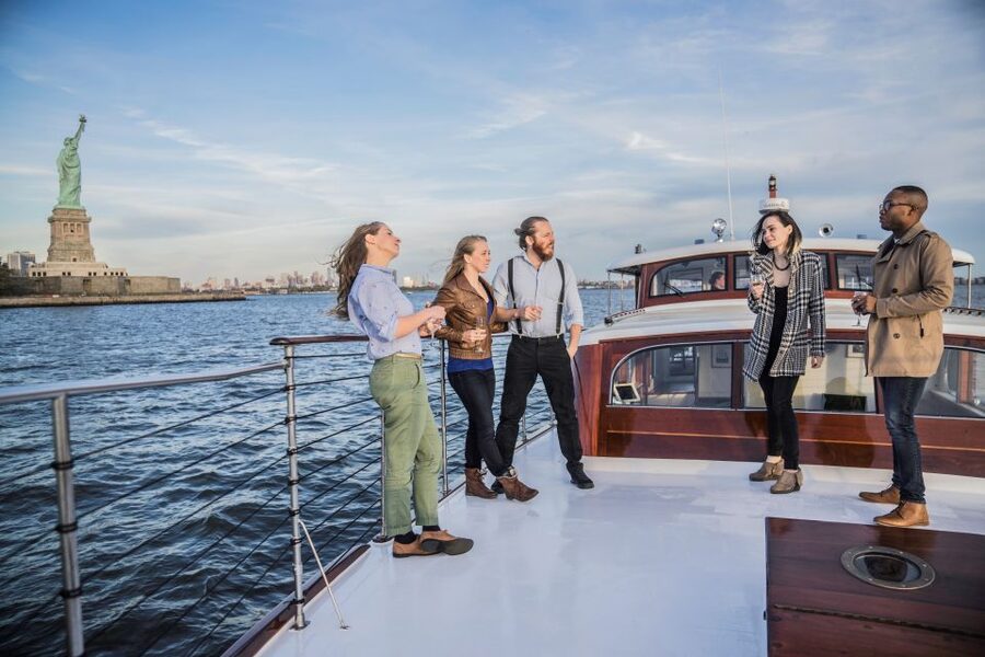 New York City: Mini Yacht Boat Ride with Sightseeing - Chelsea Piers (Pier 62): easy to find, quick to check in