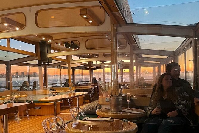 New York City Sunset Cruise on a Yacht - The 90-Minute Route: Skyline, Liberty, and Ellis Island From the Water