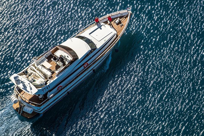 Northern Lights Yacht Cruise - From Harpa to the coastline: the first look at the night