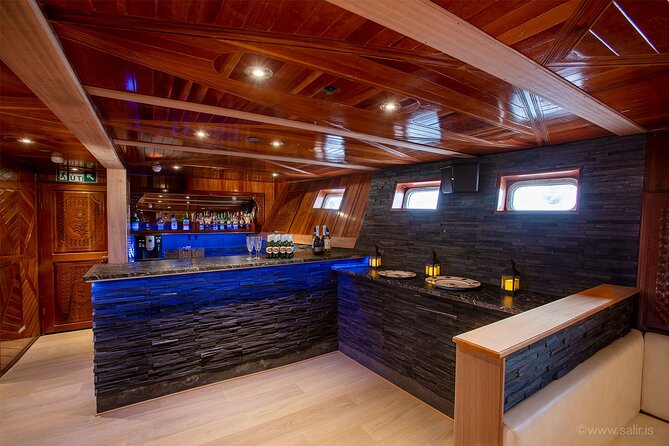 Northern Lights Yacht Cruise in Reykjavik - Warm inside, cold outside: what to wear on the viewing deck