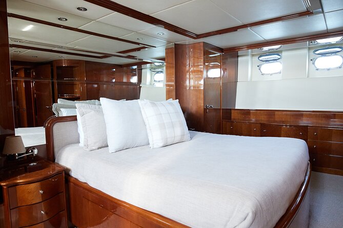 Number Juan 100ft Yacht Azimut Rental - Key highlights you’ll feel right away