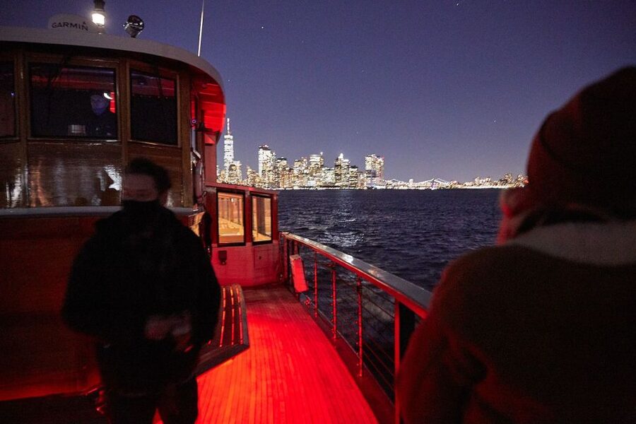 NYC: City Lights Yacht Cruise with Drink Included - Key things that make this cruise worth your time