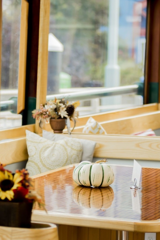 NYC: Grand Palisades Fall Foliage Yacht Tour - The Manhattan yacht: comfort that makes the views easier