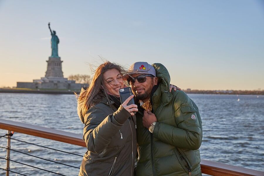 NYC: Holiday Yacht Cruise with Jazz, Cocoa & Carols - Your Yacht for the Night: Yacht Manhattan or Manhattan II