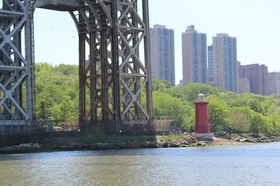 NYC: Hudson River Fall Foliage Yacht Tour - Following the shoreline: Upper West Side and skyline moments