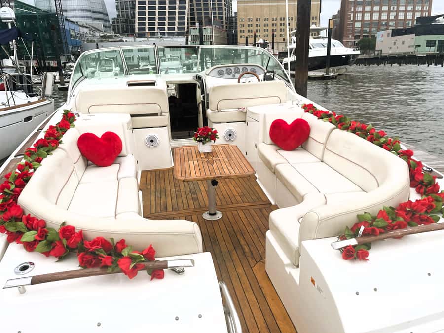 NYC: Statue of Liberty Private Yacht Tour - The boat setup: convertible open deck plus real lounge space