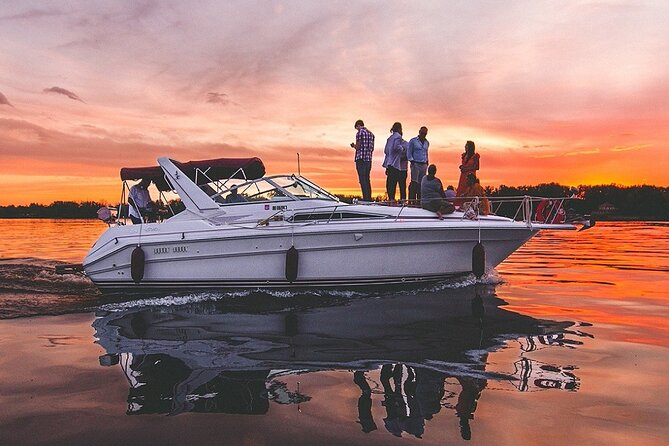 Ottawa: 1-Hr. Public Tour on a Real Yacht (Thurs. to Sun. @ 6 PM) - A real yacht cruise, not a party boat