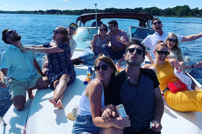 Ottawa: 1-Hr. Public Tour on a Real Yacht (Thurs. to Sun. @ 6 PM) - Onboard service that keeps the mood easy