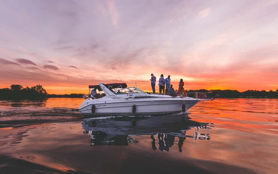 Ottawa: Downtown Yacht Cruise - Wed-Sun @ 6PM - 75 Minutes - Onboard comfort details that actually matter