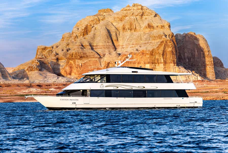 Page: Wahweap Bay Canyon Princess Yacht Dinner Cruise - How the 2-hour timing feels on a Lake Powell night